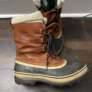 SOREL CARIBOU BOOTS size 10. In great shape!